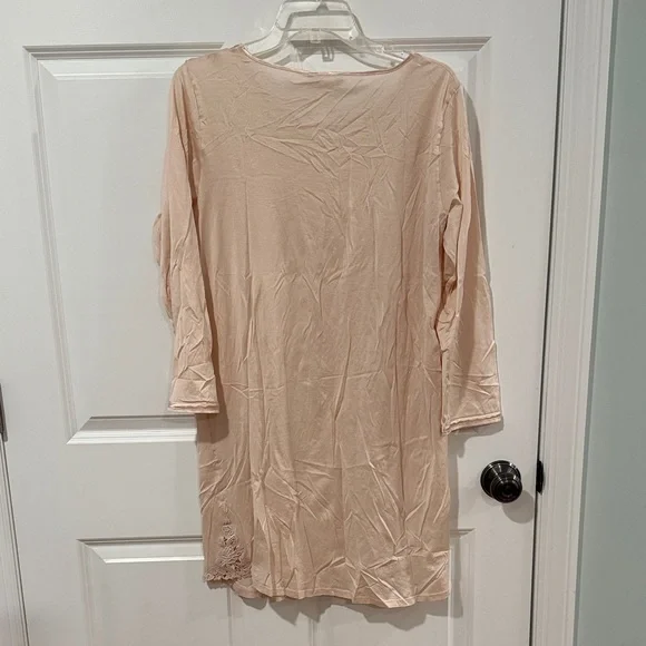 Hanro Long Sleeve Nightgown-Light Pink - Picture 3 of 11